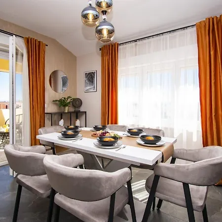 Diora And Silver Apartment