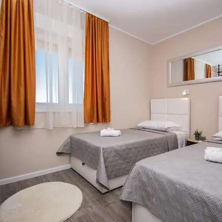 Apartment Diora And Silver Vodice