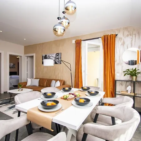 Diora And Silver Apartment *