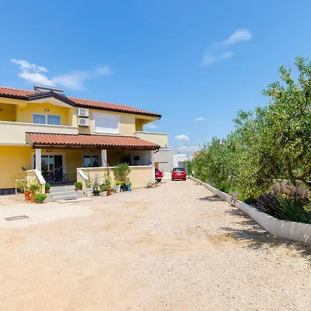 Apartment Diora And Silver Vodice